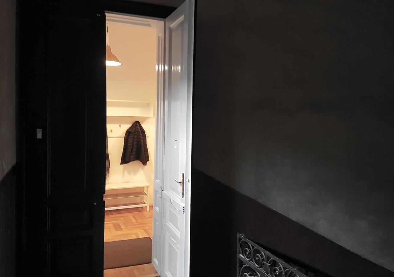 Апартаменты Luxury New Cozy Flat At Dob Street Nearby Gozsdu Court Будапешт Экстерьер фото