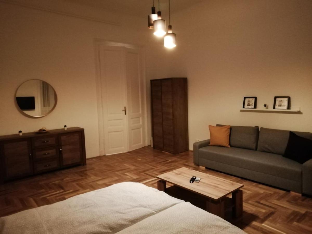 Апартаменты Luxury New Cozy Flat At Dob Street Nearby Gozsdu Court Будапешт Экстерьер фото